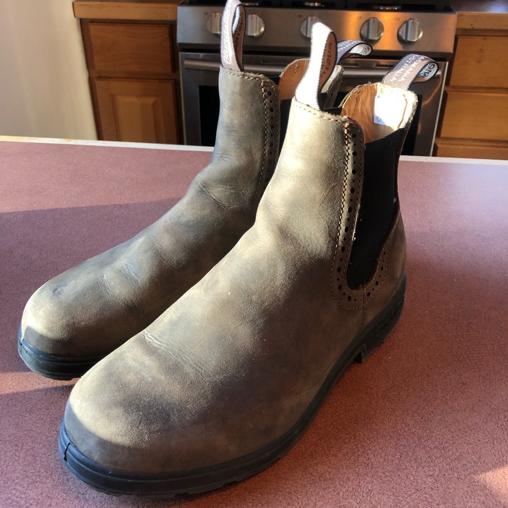 Women’s blundstones size 9